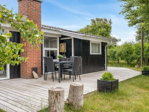 Κήπος έξω από το Holiday Home Bentine - 400m from the sea by Interhome