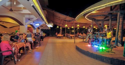 En restaurang eller annat matställe på Nanu Beach Resort & Spa