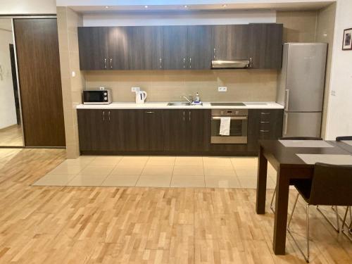 Kuchyň nebo kuchyňský kout v ubytování Platinum Towers Apartment A family place