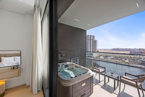 Luxury Studio with Private Jacuzzi &Canal View