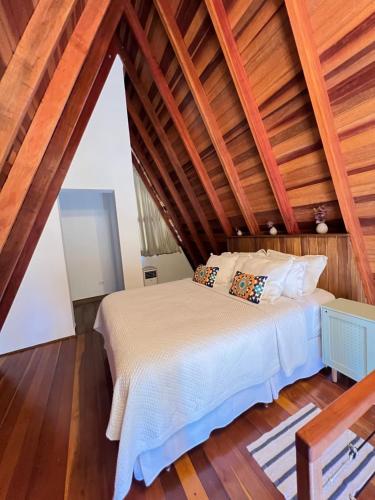 a bedroom with two beds and a wooden ceiling at Chale Blue Lodge in São Pedro