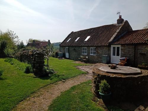 Vườn quanh Orchard Cottage - a countryside stone cottage in a peaceful location