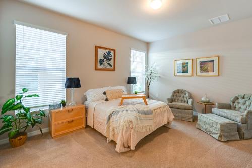 Postel nebo postele na pokoji v ubytování Near River and Parks LaBelle Family Home with Patio