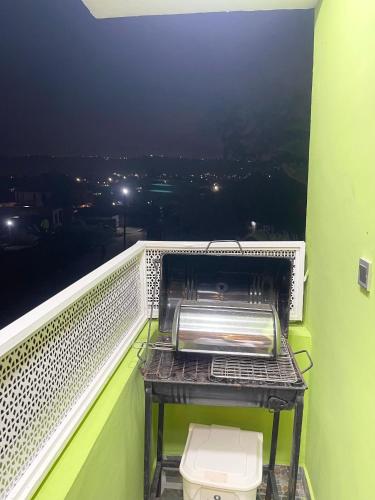 Ảnh trong thư viện ảnh của De Ambassador Stylish Condo with Private Rooftop ở Amasaman