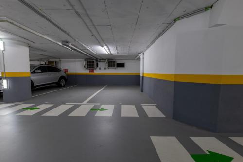 City Center Apartment with Parking - 2stay