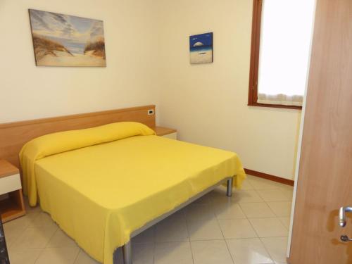 Postel nebo postele na pokoji v ubytování Family villa with private garden near the beach