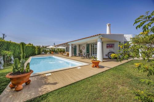 Villa Medicis by Villa Plus