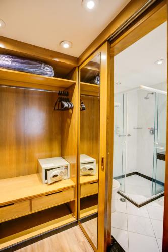 a bathroom with a walk in shower and a microwave at Transamerica Executive Paulista in São Paulo