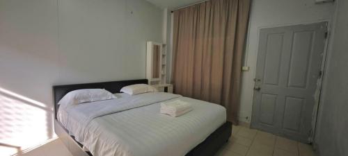 Postel nebo postele na pokoji v ubytování Nong Lom Grand