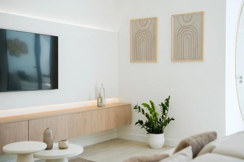 Townhouse with Heated Pool in Downtown Faro