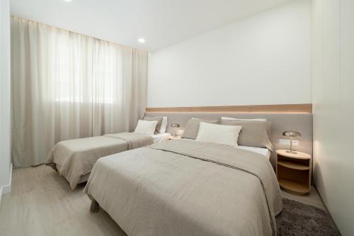 Townhouse with Heated Pool in Downtown Faro