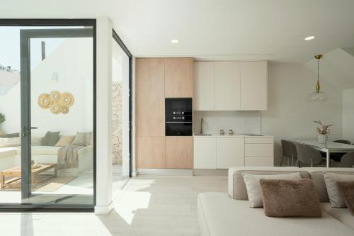 Townhouse with Heated Pool in Downtown Faro