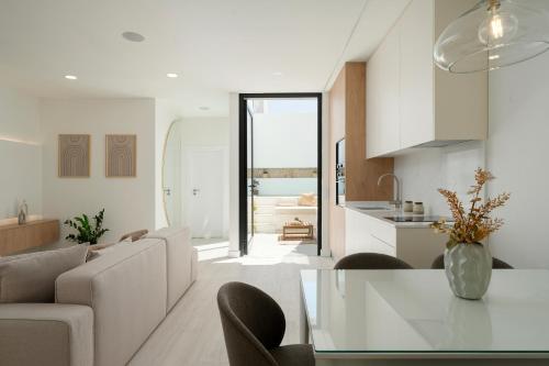 Townhouse with Heated Pool in Downtown Faro