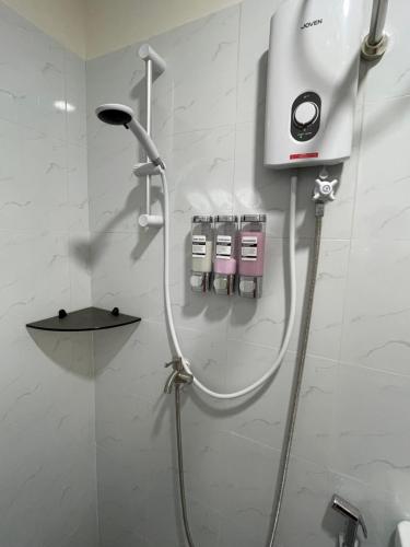 Ένα μπάνιο στο Molave Terraces