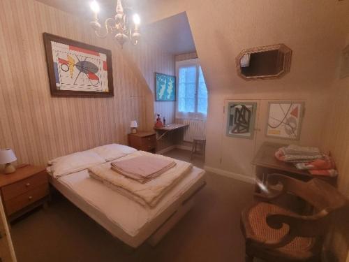 Ένα ή περισσότερα κρεβάτια σε δωμάτιο στο Maison de chantalle