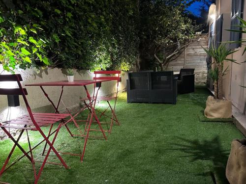 Jardín al aire libre en Two rooms with 30 m2 garden in villa