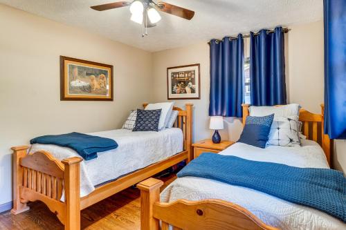 A bed or beds in a room at UT Game Day and Campus Visits! Knoxville Ranch Home