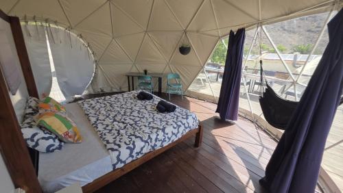 a bedroom with a bed in a yurt at Blue Ocean Camp - Tasartico in Tasartico
