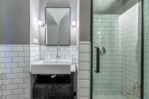 Ένα μπάνιο στο The Heart of Savona A - Cruise 2 min - AC - WiFi