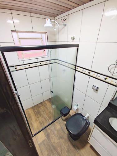 a small bathroom with a toilet and a sink at Casa Studio"' São José dos Campos in São José dos Campos