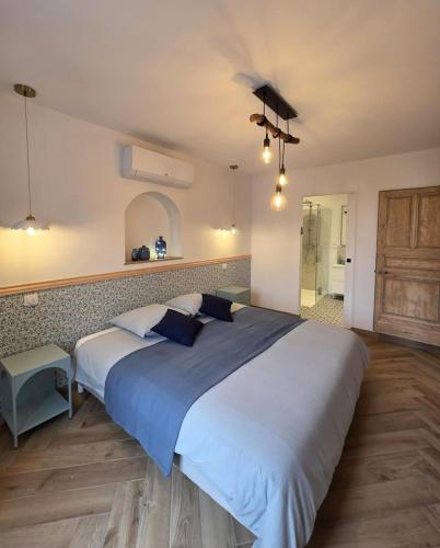 a bedroom with a large bed in a room at L'évasion- Appartement cosy in Veuzain-sur-Loire