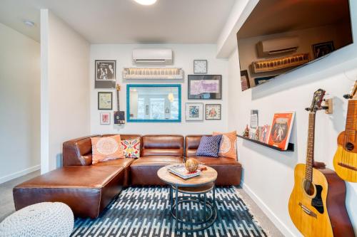 Posezení v ubytování Luxury Penthouse - Rooftop Deck - 3BR - AC