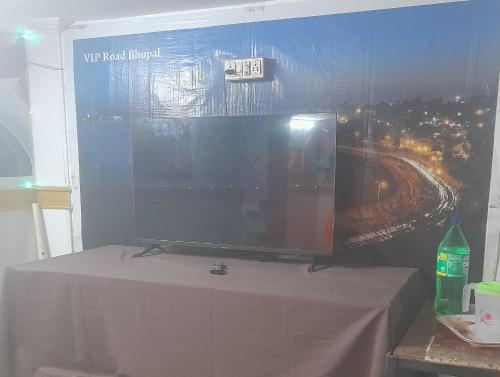 a flat screen tv sitting on top of a table at Comfi Stay Hotel Bhopal in Bhopal
