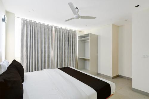 Postel nebo postele na pokoji v ubytování Hotel O Kalka