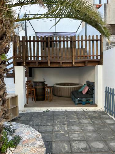 A house with a garden, garage, sauna, and jacuzzi