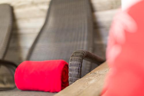 a red bag sitting on top of a bench at Großplonerhof in Luson