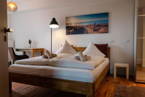 a bedroom with a large bed in a room at Hotel Zum Alten Schlagbaum in Wegberg