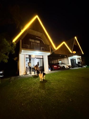 Budova, kde se chata nachází