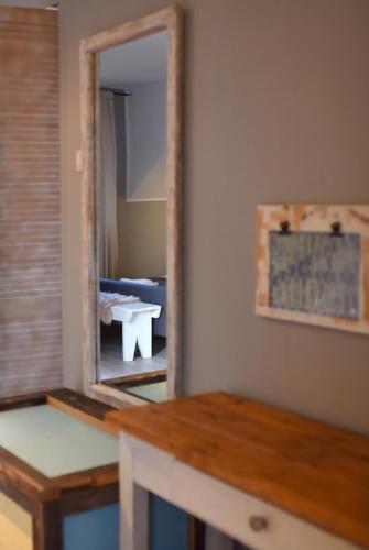 a mirror in a room with a table and a couch at Gosciniec Szuwary in Krutyń