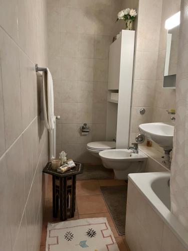 a bathroom with a sink and a toilet and a tub at Champel Cozy Studio in Geneva