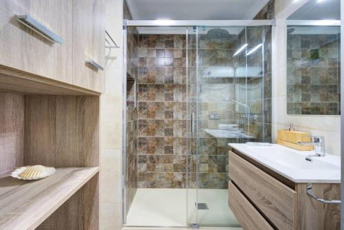 Home4U San Antonio - 1 min Walk to Beach