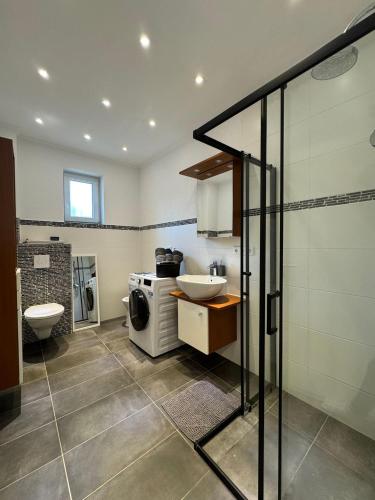 a bathroom with a sink and a washing machine at Sunshine in Groß-Zimmern