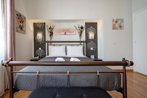 Attiki Haven - 4BR Stay - Steps from Metro by ΜΡS