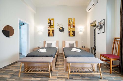 Attiki Haven - 4BR Stay - Steps from Metro by ΜΡS