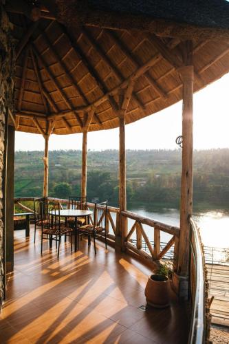 African-style villa with lake view, sleeps 12