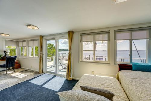 Postel nebo postele na pokoji v ubytování Gulf Coast Luxury! Quiet Home 4 Mi to Sponge Docks