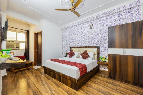 Postel nebo postele na pokoji v ubytování FabHotel Airport Sinon