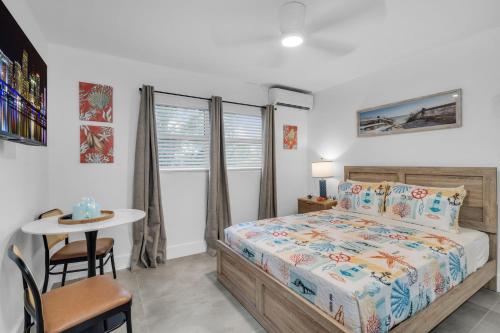 a bedroom with a bed and a table at Galleria Apartments By Lowkl in Fort Lauderdale