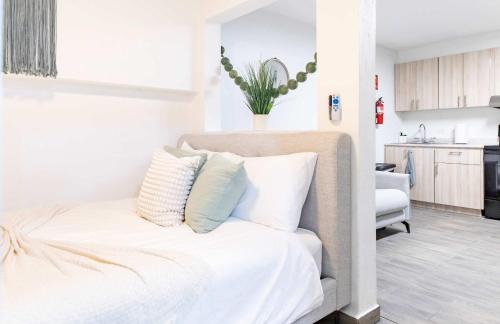 Η κουζίνα ή μικρή κουζίνα στο AQUA Terrazas 1&3 - Seaside Twin Studios with Pool