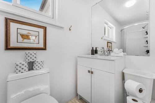 Koupelna v ubytování Cozy Home Short Walk to Falls Nintendo FirePit