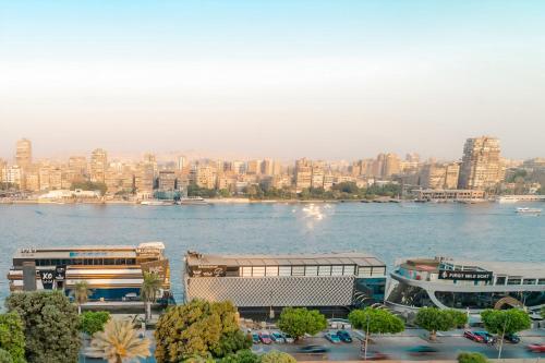 شقة فندقية اطلالة عالنيل بالكامل في قلب القاهرة بجوار الفورسيزون