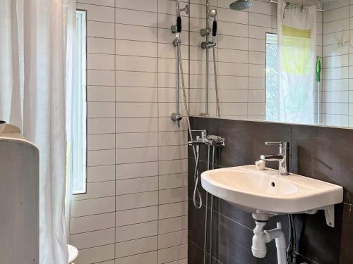 Ένα μπάνιο στο Peaceful Island Home near Sea