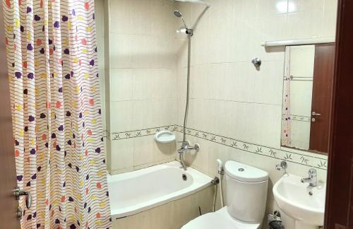 Koupelna v ubytování Family-Friendly, Near to Beach, Near Shops & Parks, City View