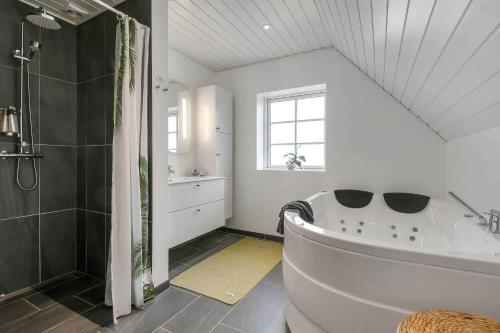 Ένα μπάνιο στο 10861-Ulfborg-Gaffelbjergvej-41-A