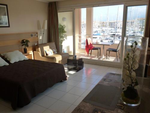Studio vue exceptionnelle sur Port Frejus