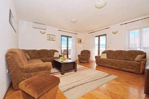 House DD with heated pool